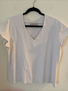 Chico's White V-Neck Short Sleeve Tee